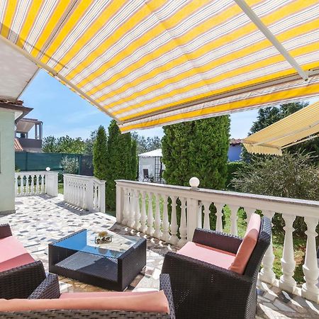 2 Bedroom Beautiful Apartment In Valtura Bagian luar foto