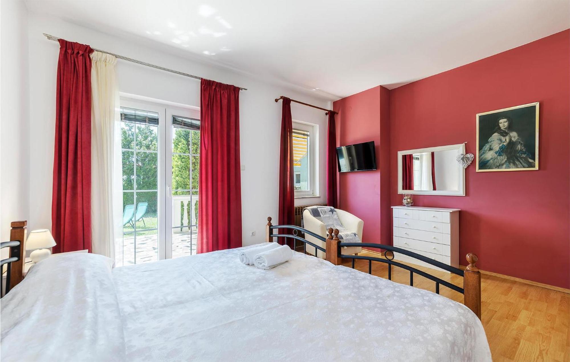 2 Bedroom Beautiful Apartment In Valtura Bagian luar foto