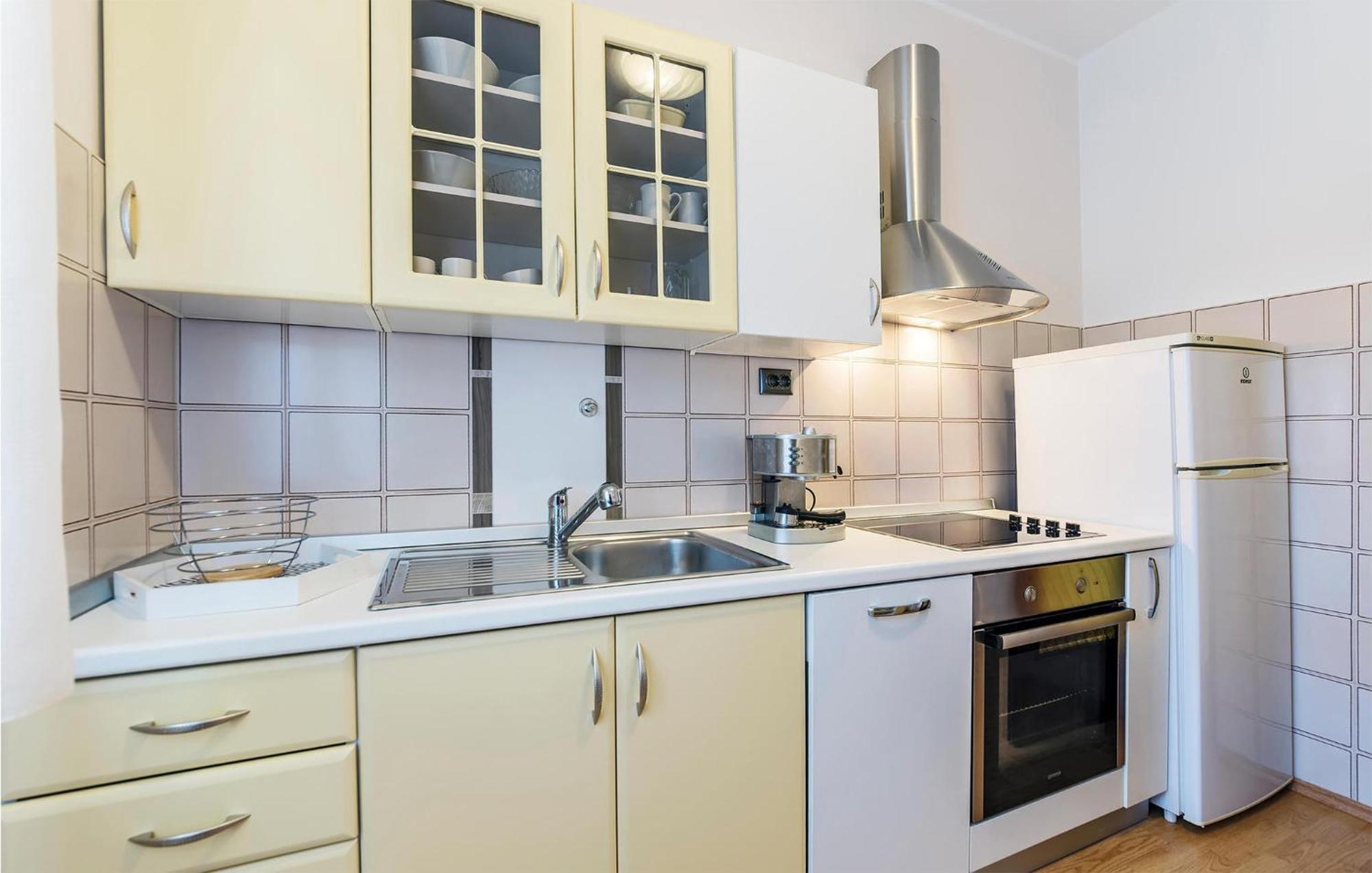 2 Bedroom Beautiful Apartment In Valtura Bagian luar foto