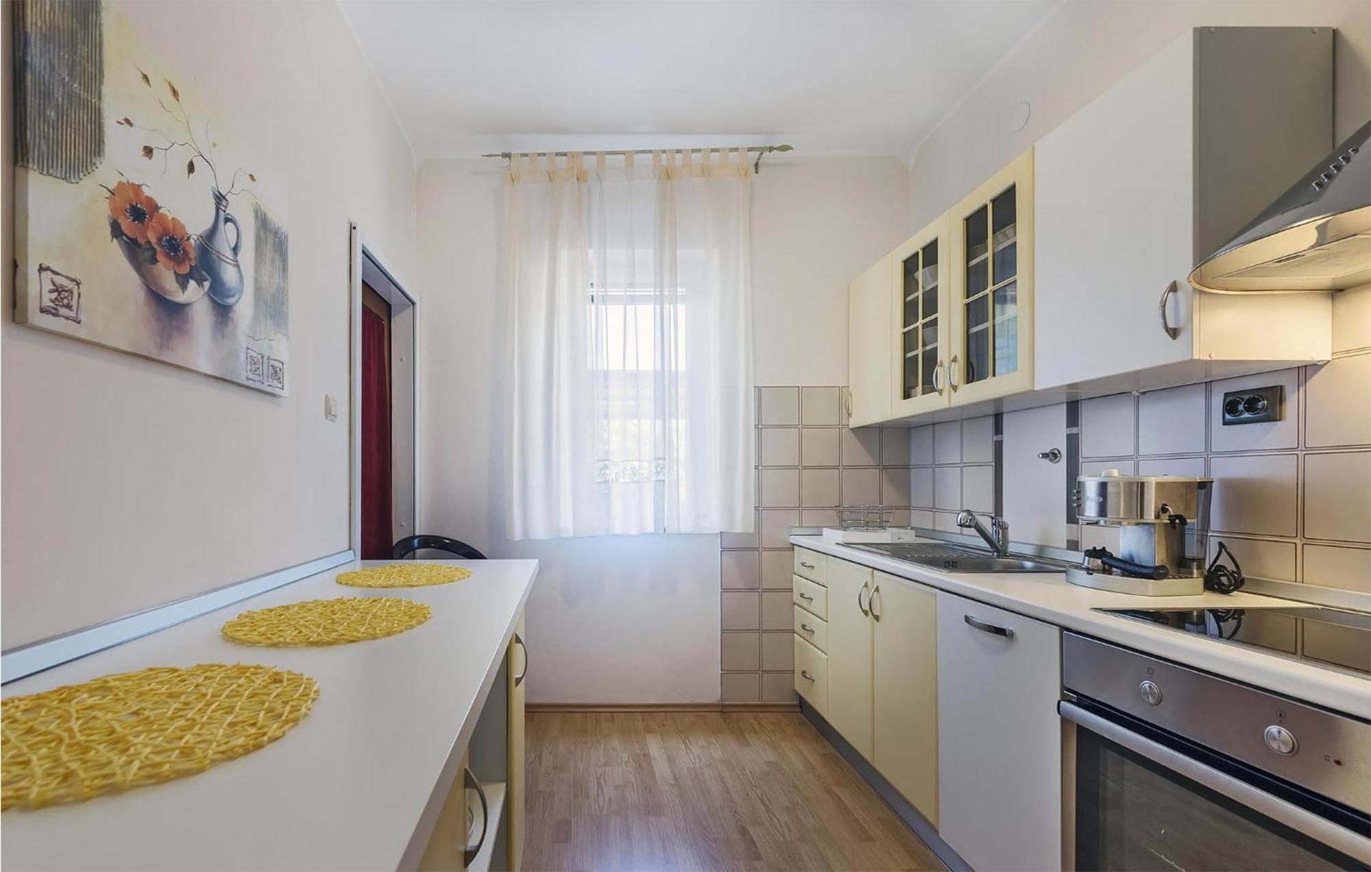2 Bedroom Beautiful Apartment In Valtura Bagian luar foto