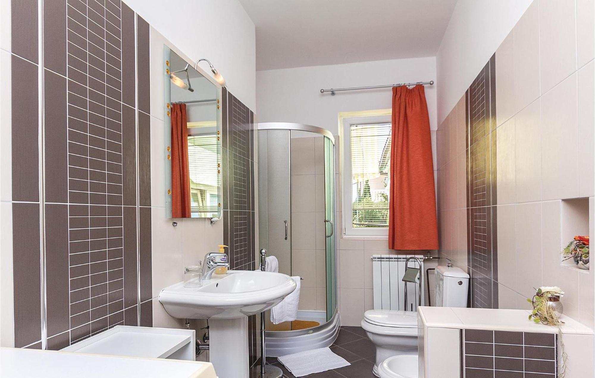 2 Bedroom Beautiful Apartment In Valtura Bagian luar foto