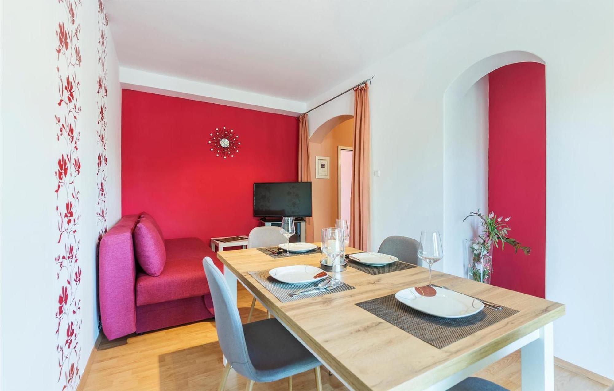 2 Bedroom Beautiful Apartment In Valtura Bagian luar foto