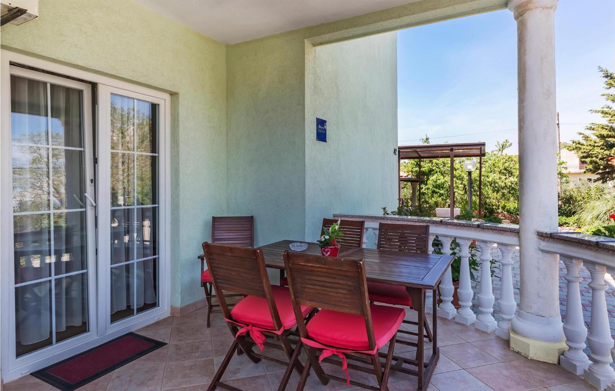 2 Bedroom Beautiful Apartment In Valtura Bagian luar foto