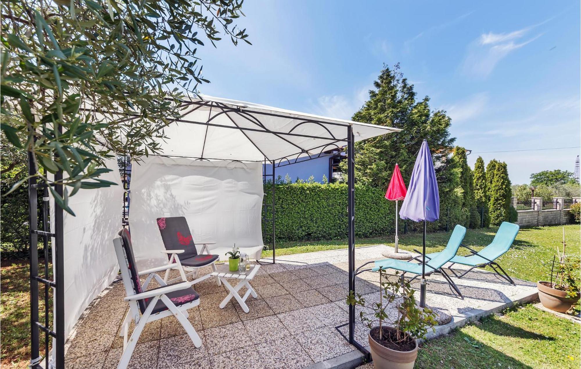 2 Bedroom Beautiful Apartment In Valtura Bagian luar foto