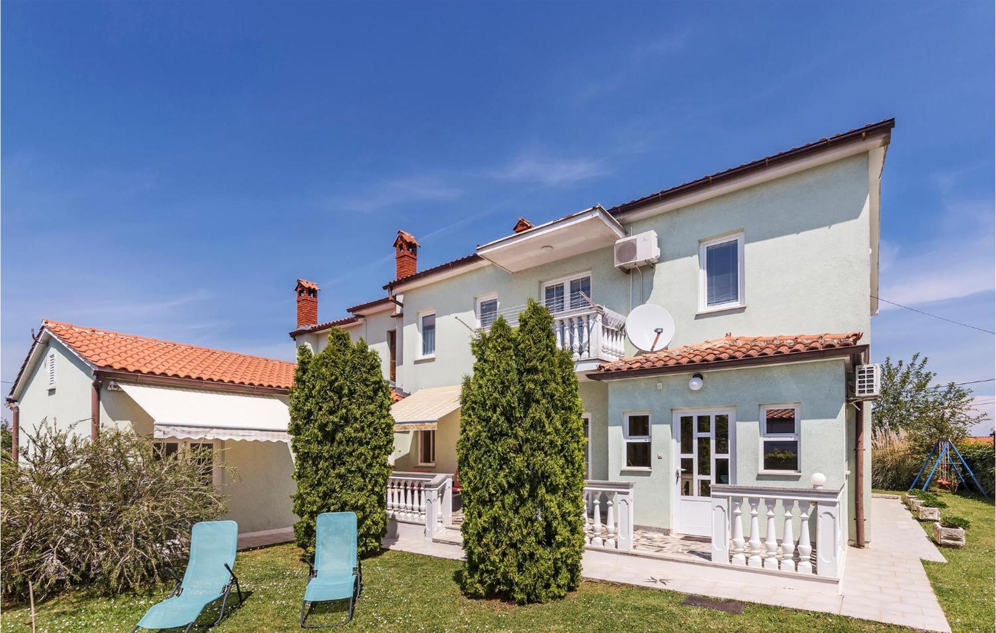 2 Bedroom Beautiful Apartment In Valtura Bagian luar foto