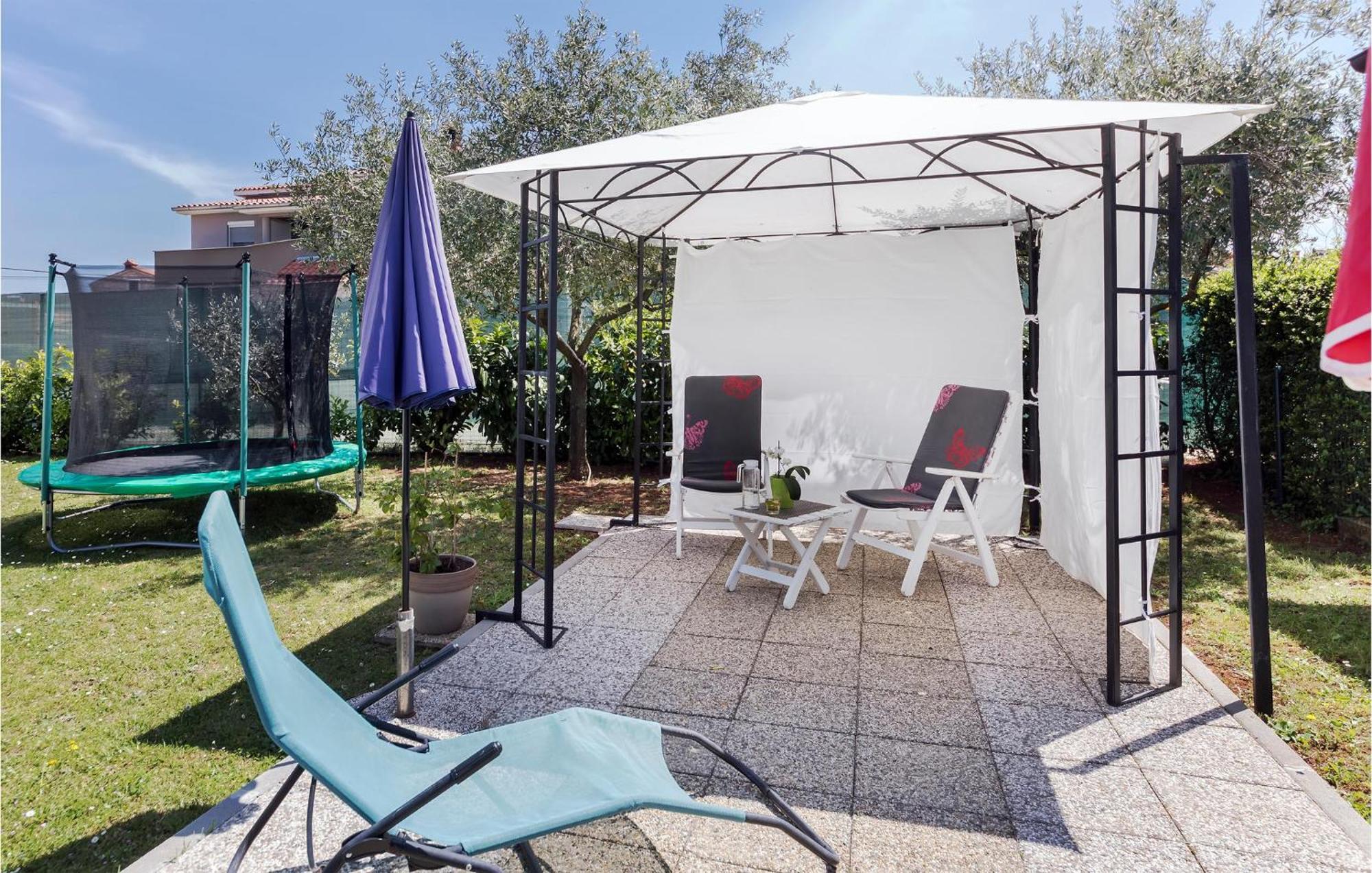 2 Bedroom Beautiful Apartment In Valtura Bagian luar foto