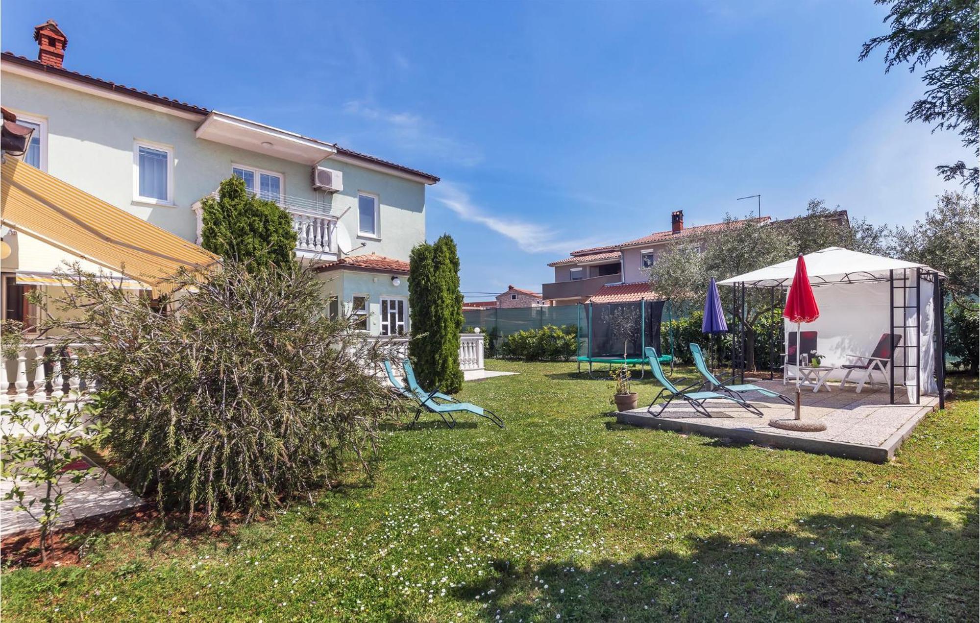 2 Bedroom Beautiful Apartment In Valtura Bagian luar foto